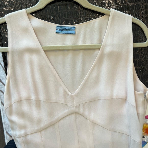 Beautiful pale pink Prada dress - Picture 2 of 12